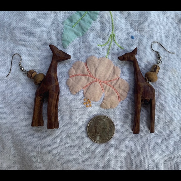 Vintage Wooden Giraffe Earrings 🦒 ✨ - Picture 2 of 2